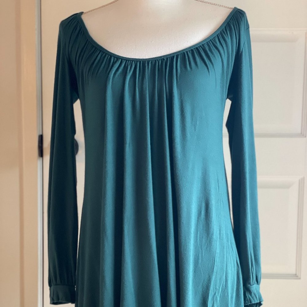 Lani - M - GUC - Green minidress with long sleeves and deep scoop neck.